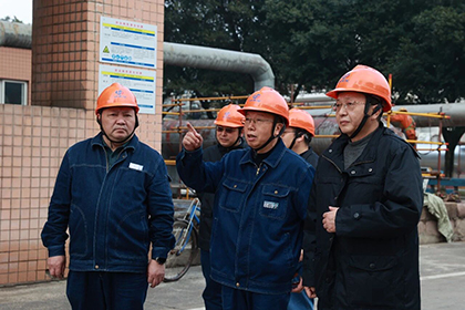 6686体育股份公司总经理傅利才一行深入大修现场检查指导工作