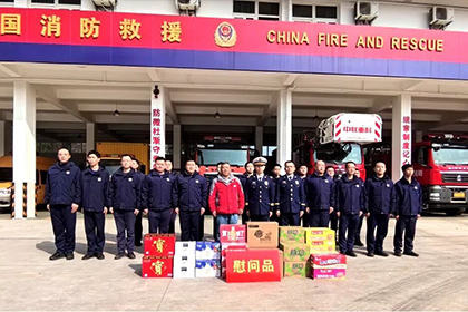 泸州市消防救援支队慰问公司消防救护队员