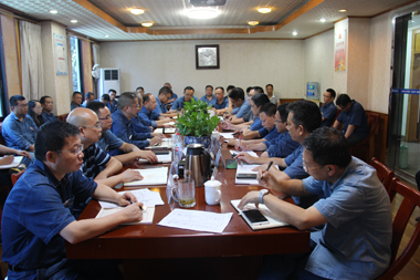 6686体育股份公司党委中心组传达贯彻中共泸州市委八届五次全会精神