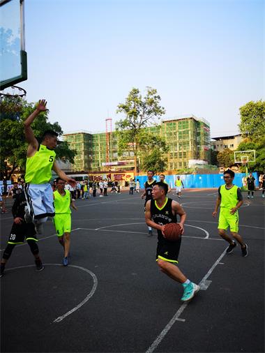 6686体育股份公司与合江榕山中学举行篮球友谊赛