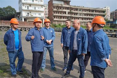 6686体育股份公司党委书记廖廷君一行深入江边码头督查防洪防汛工作