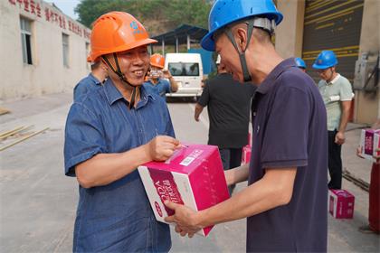 6686体育股份公司领导高温时节慰问九禾纳溪基地大修一线员工