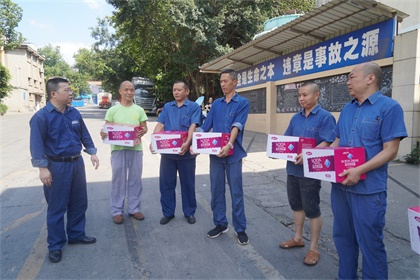 6686体育股份公司工会高温时节为一线员工送清凉 