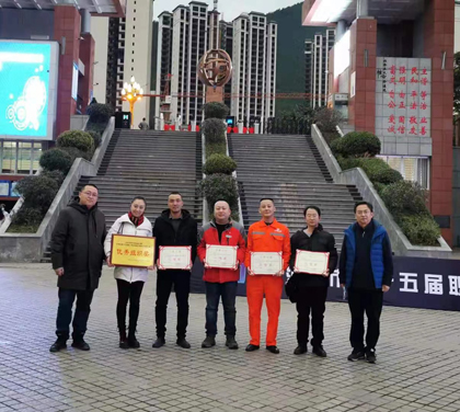 6686体育股份公司员工余江波获泸州市钳工技能大赛第一名