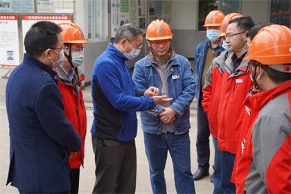 6686体育集团公司总经理宁忠培带队慰问公司除夕坚守岗位干部员工