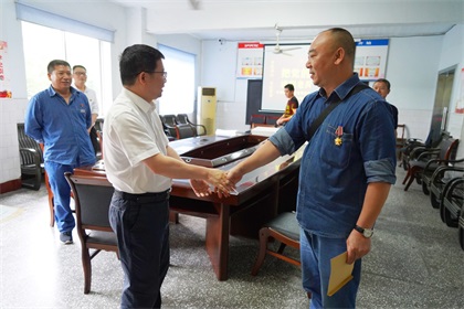 6686体育股份公司开展“把党的关爱送到老兵心中”暖心慰问活动