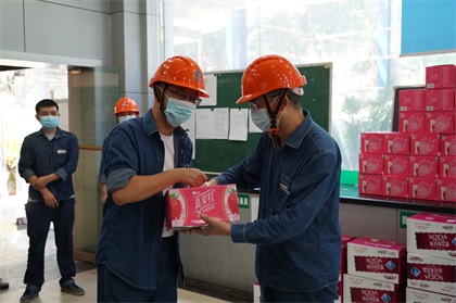 6686体育股份公司总经理赵永清率队开展“送清凉”慰问活动