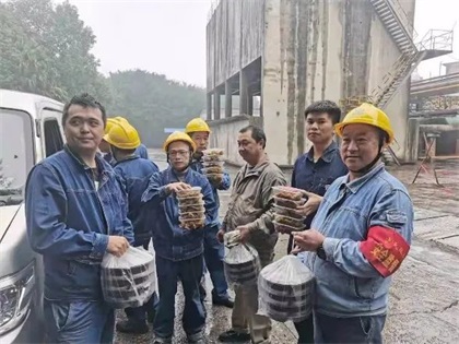 6686体育股份公司工会为硝区大修员工送慰问餐