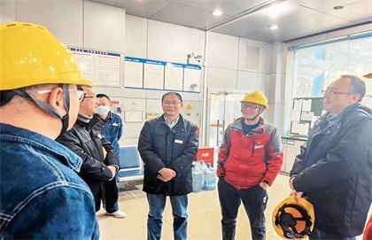 6686体育上下同心全力以赴保绿源醇开车成功