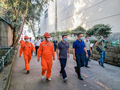 纳溪区委副书记、区长袁维荣到6686体育精正技术检测公司检查核与辐射安全工作