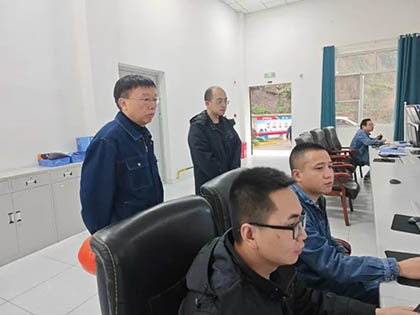 6686体育股份公司总经理傅利才到硝酸车间检查指导工作