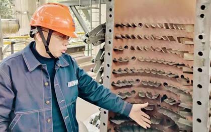 6686体育股份公司总经理傅利才率队到硝酸车间大修现场检查指导工作