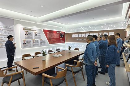 6686体育股份公司工会组织广大员工参观劳模和工匠创新工作室及诗书画院